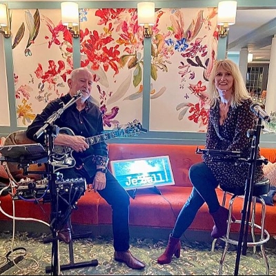 See Je’Zell Acoustic Duo perform at Ascot