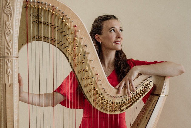 woman sat with harp